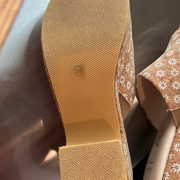 Clogs - Picture 7 of 8